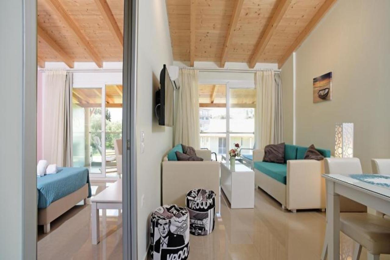 Palapart Gikas Suites And Studios 古维亚 外观 照片