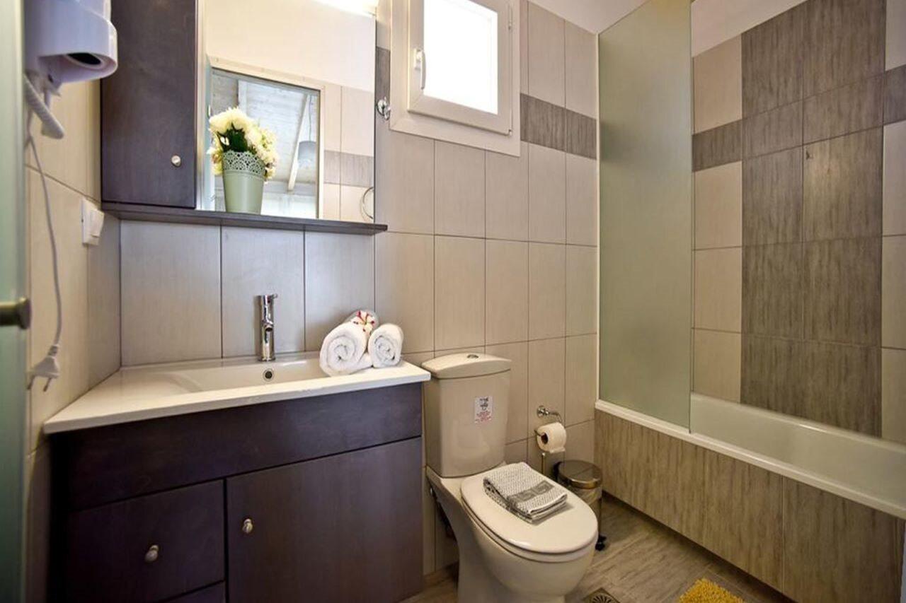 Palapart Gikas Suites And Studios 古维亚 外观 照片