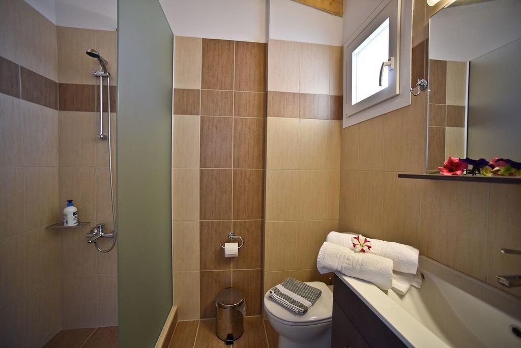 Palapart Gikas Suites And Studios 古维亚 外观 照片