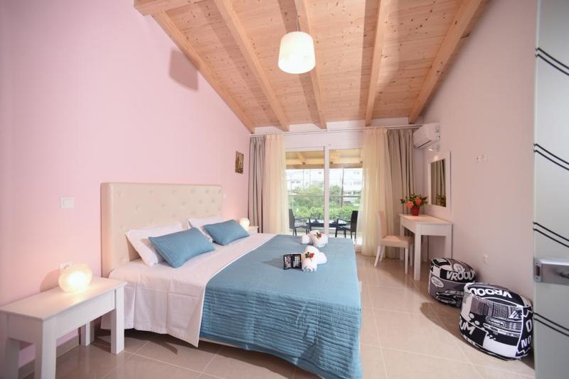 Palapart Gikas Suites And Studios 古维亚 外观 照片