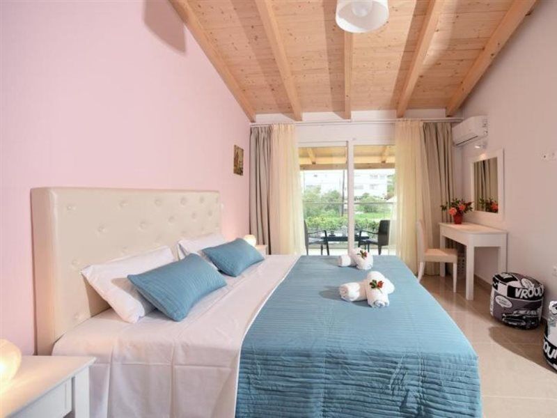 Palapart Gikas Suites And Studios 古维亚 外观 照片