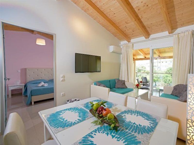 Palapart Gikas Suites And Studios 古维亚 外观 照片